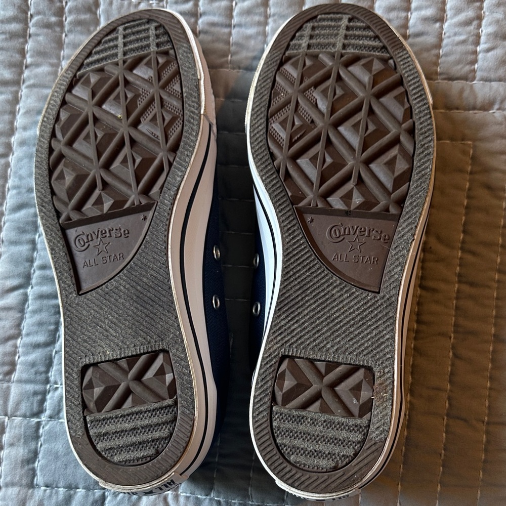 Converse Women’s Dark Blue Sneakers with White Accents 8.5 - Picture 3 of 5